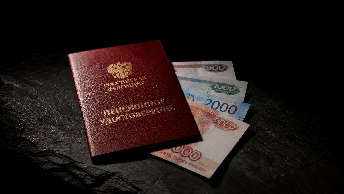Недостаточная поддержка пенсионеров искусств: Бурляев поднимает тревогу