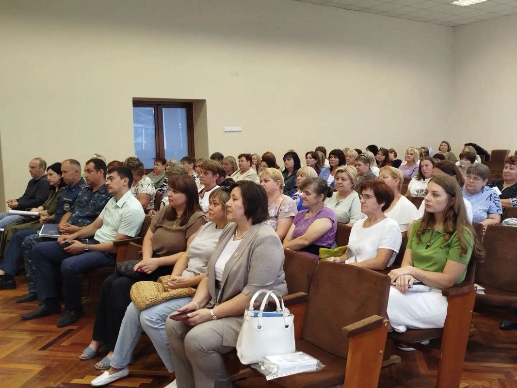 Состоялось рабочее совещание с руководителями предприятий, учреждений района, главами муниципальных образований и их заместителями Состоялось рабочее совещание с руководителями предприятий, учреждений района, главами муниципальных образований и их заместителями