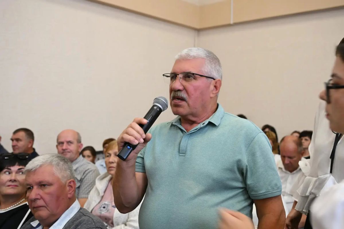 Александр Хинштейн встретился с жителями Поныровского района Александр Хинштейн встретился с жителями Поныровского района