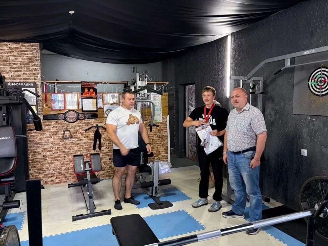 В подростковом клубе «Поколение сильных» Щигровского центра соцпомощи «Импульс» прошел чемпионат города по жиму лёжа В подростковом клубе «Поколение сильных» Щигровского центра соцпомощи «Импульс» прошел чемпионат города по жиму лёжа