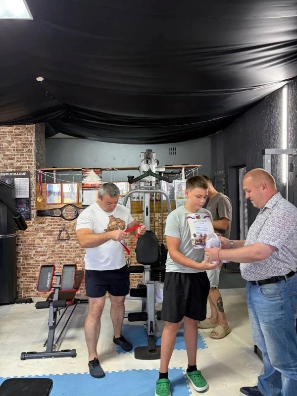 В подростковом клубе «Поколение сильных» Щигровского центра соцпомощи «Импульс» прошел чемпионат города по жиму лёжа В подростковом клубе «Поколение сильных» Щигровского центра соцпомощи «Импульс» прошел чемпионат города по жиму лёжа