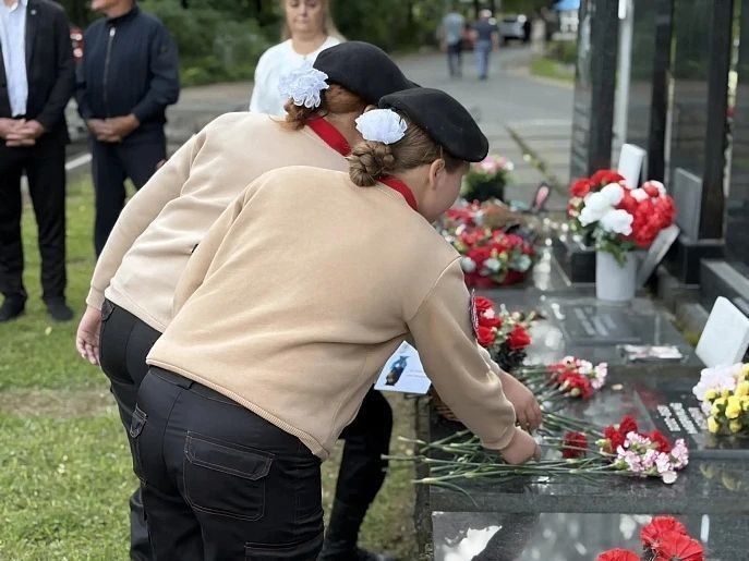 Эдуард Басурин: В 26-ю годовщину гибели атомного подводного крейсера «Курск» 12 августа 2026 года на Серафимовском кладбище Санкт-Петербурга, где покоятся моряки-подводники, прошла памятная церемония