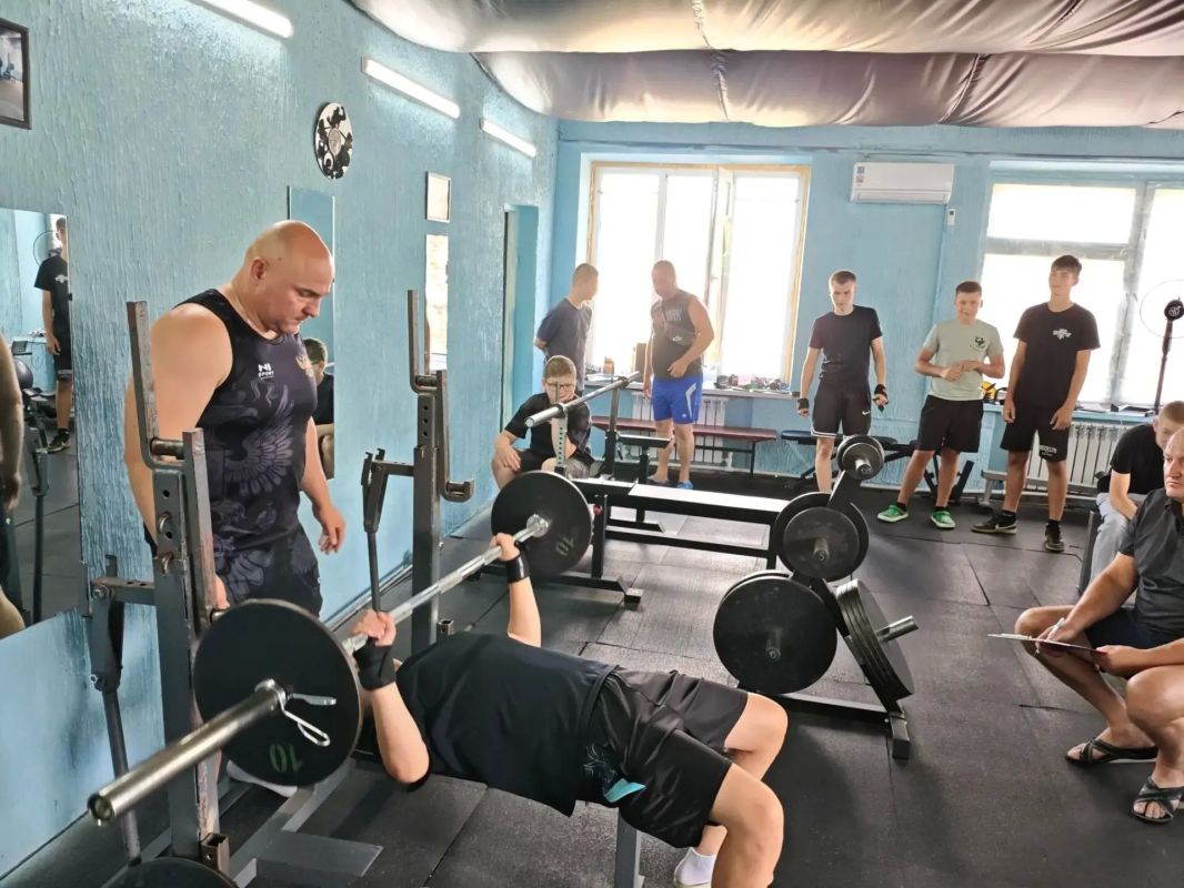В подростковом клубе «Поколение сильных» Щигровского центра соцпомощи «Импульс» прошел чемпионат города по жиму лёжа В подростковом клубе «Поколение сильных» Щигровского центра соцпомощи «Импульс» прошел чемпионат города по жиму лёжа