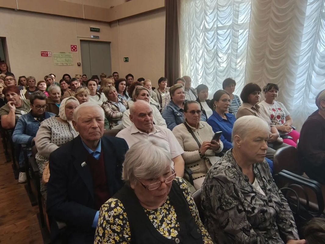 Губернатор Курской области встретился с жителями Поныровского района Губернатор Курской области встретился с жителями Поныровского района