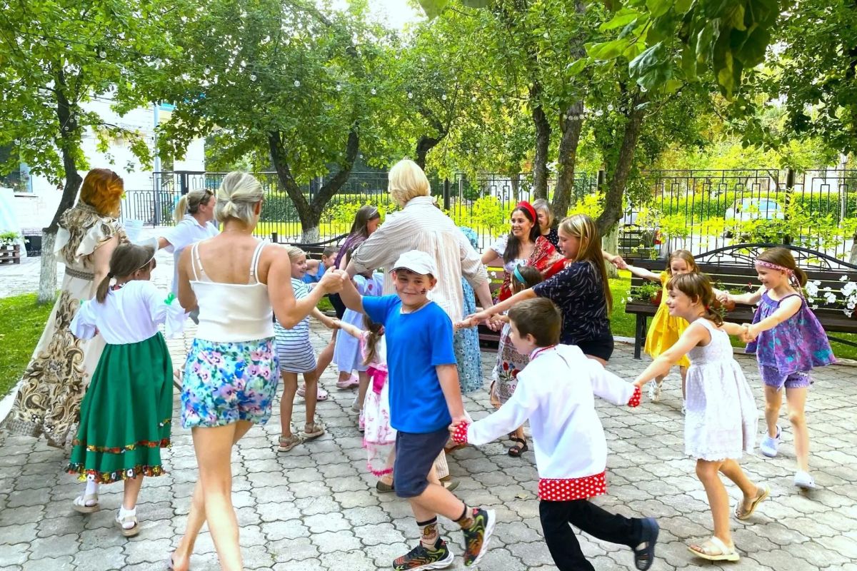 Воспитанники Железногорского центра соцпомощи «Добродея» побывали на творческом мероприятии, организованном в рамках проекта «АртКухня» Воспитанники Железногорского центра соцпомощи «Добродея» побывали на творческом мероприятии, организованном в рамках проекта «АртКухня»