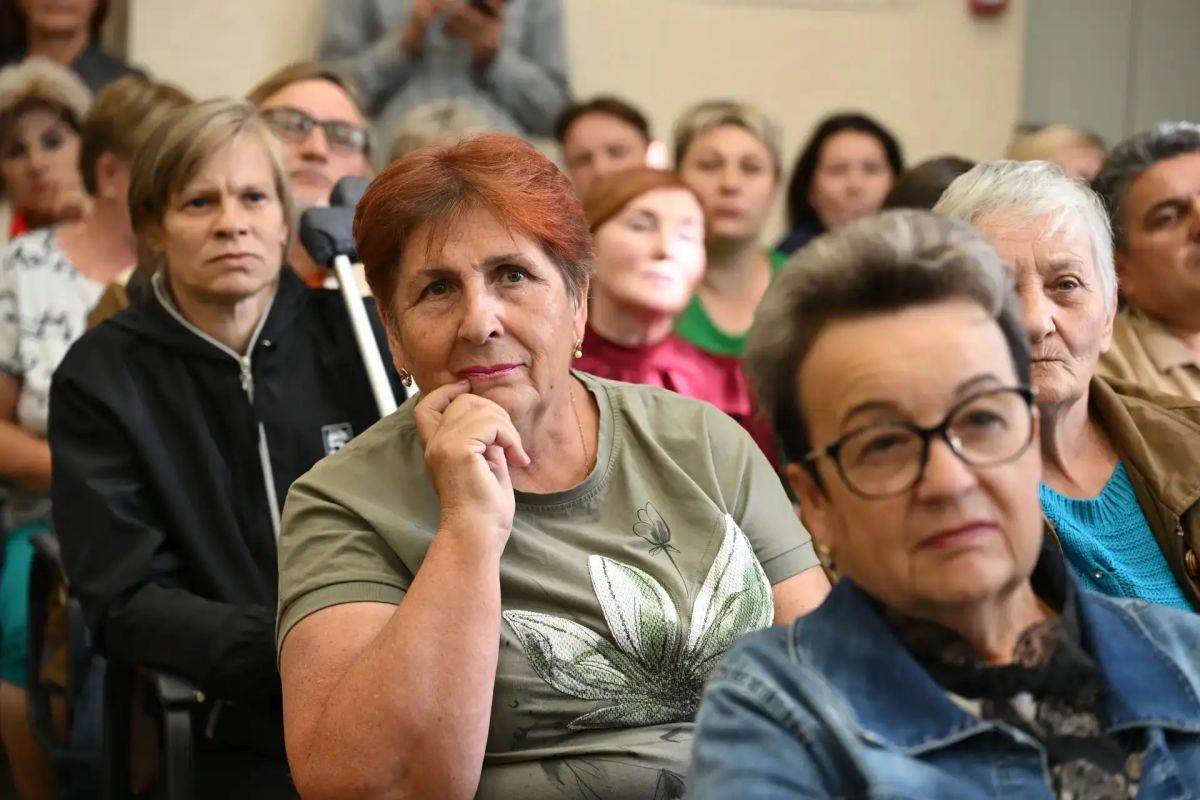 Александр Хинштейн встретился с жителями Поныровского района Александр Хинштейн встретился с жителями Поныровского района