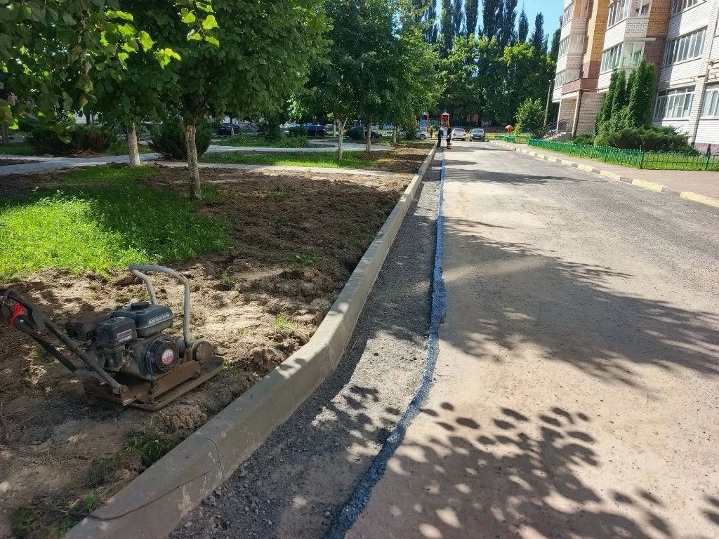 В Железногорске продолжается благоустройство дворов и сквера «Воинской славы» В Железногорске продолжается благоустройство дворов и сквера «Воинской славы»