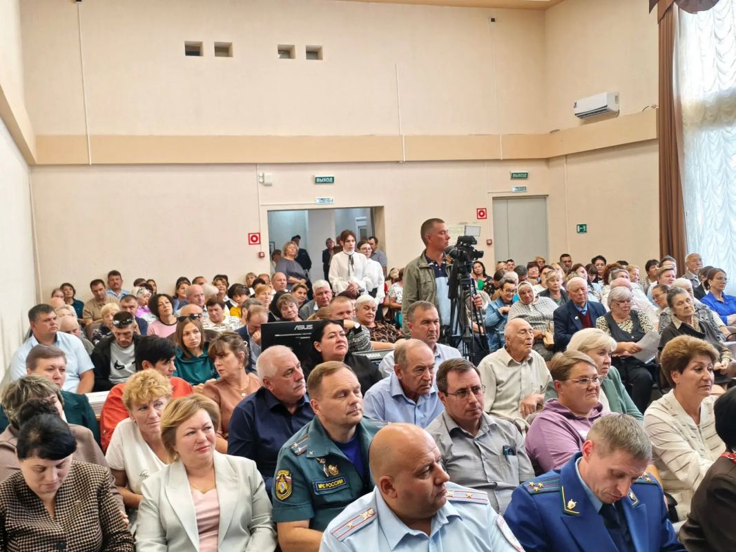 Губернатор Курской области встретился с жителями Поныровского района Губернатор Курской области встретился с жителями Поныровского района