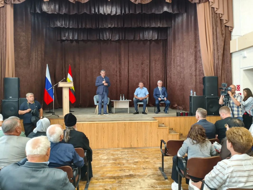 Губернатор Курской области встретился с жителями Поныровского района Губернатор Курской области встретился с жителями Поныровского района