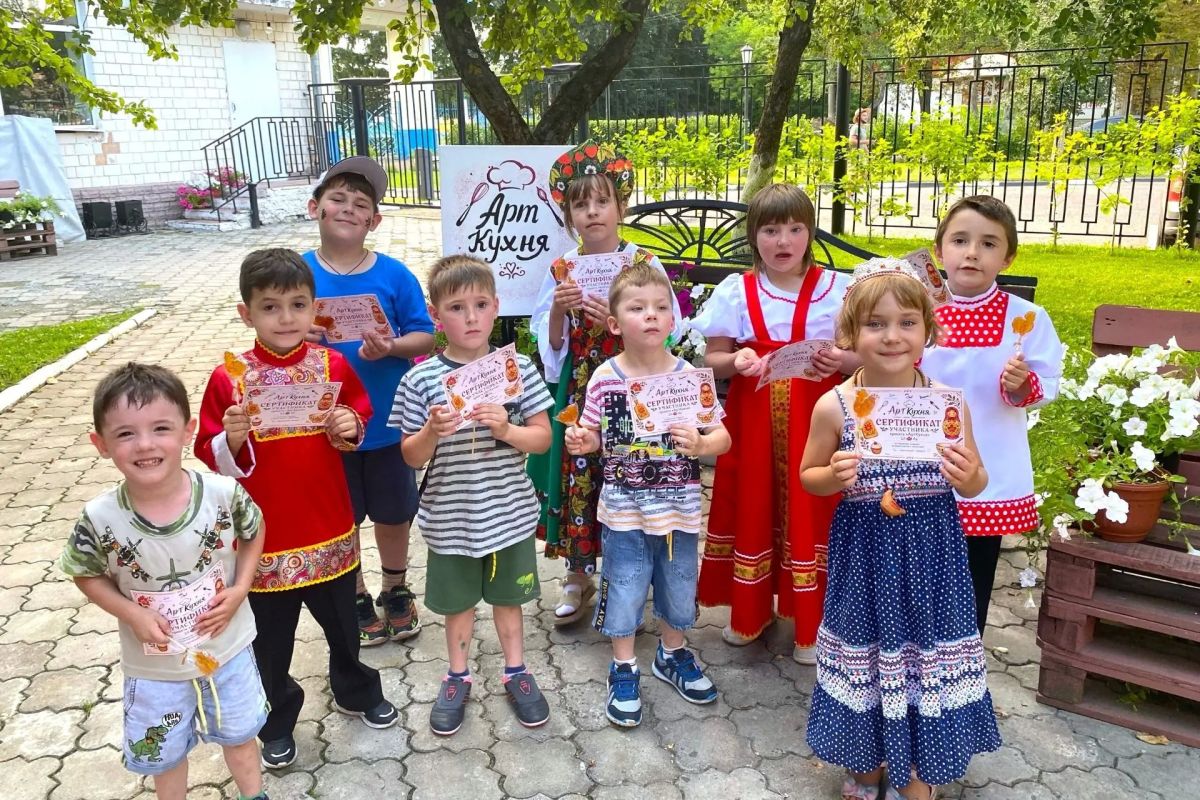 Воспитанники Железногорского центра соцпомощи «Добродея» побывали на творческом мероприятии, организованном в рамках проекта «АртКухня» Воспитанники Железногорского центра соцпомощи «Добродея» побывали на творческом мероприятии, организованном в рамках проекта «АртКухня»