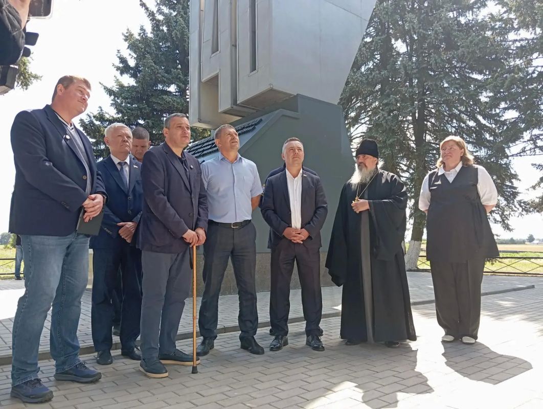 Александр Хинштейн находится с рабочей поездкой в Поныровском районе Александр Хинштейн находится с рабочей поездкой в Поныровском районе