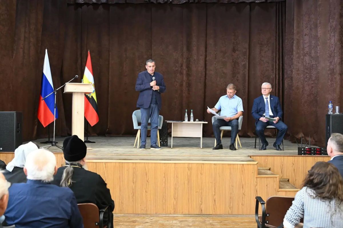 Александр Хинштейн встретился с жителями Поныровского района