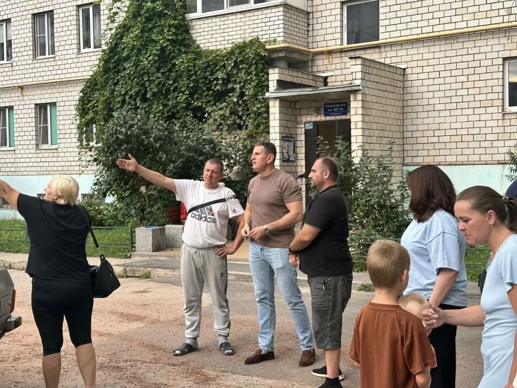 Депутаты парламента действуют в тесном взаимодействии с исполнительными органами власти, что позволяет добиваться оперативного и результативного решения вопросов, волнующих жителей области ( Депутаты парламента действуют в тесном взаимодействии с исполнительными органами власти, что позволяет добиваться оперативного и результативного решения вопросов, волнующих жителей области (