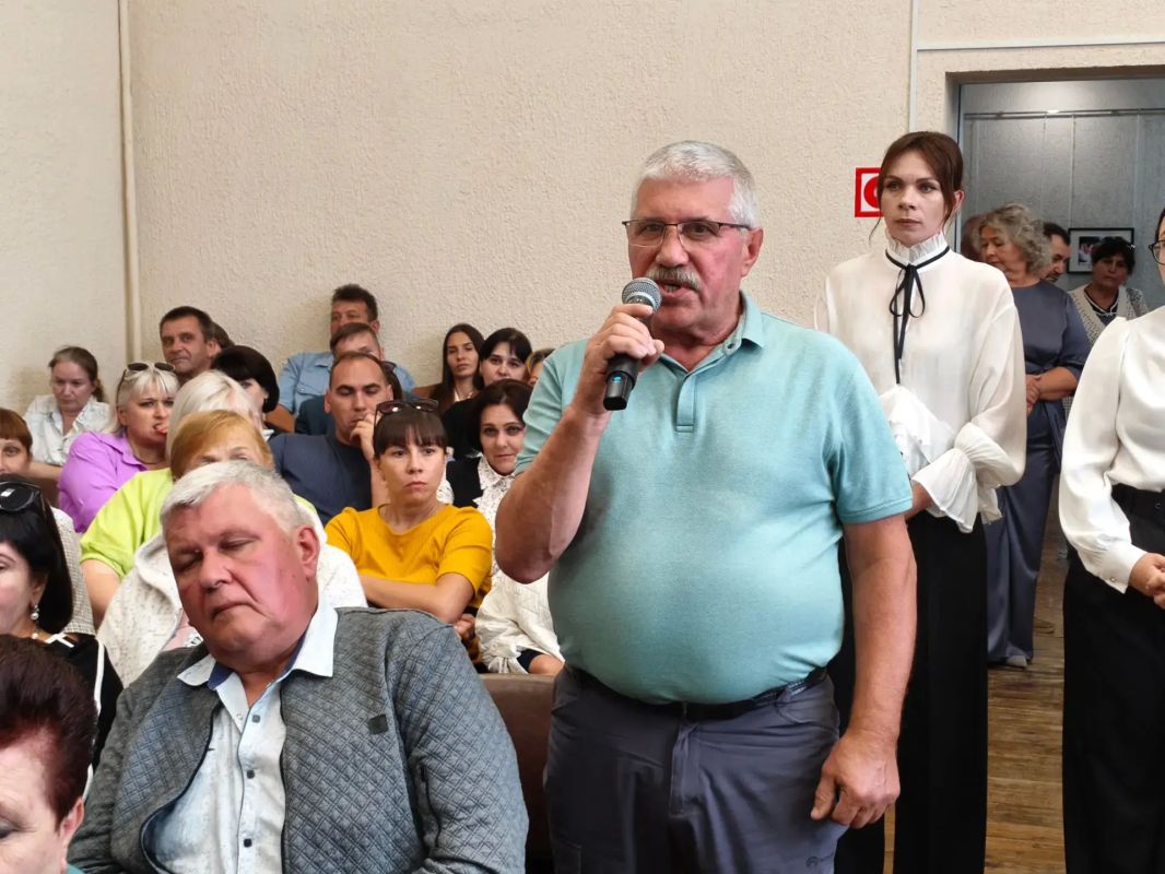 Губернатор Курской области встретился с жителями Поныровского района Губернатор Курской области встретился с жителями Поныровского района