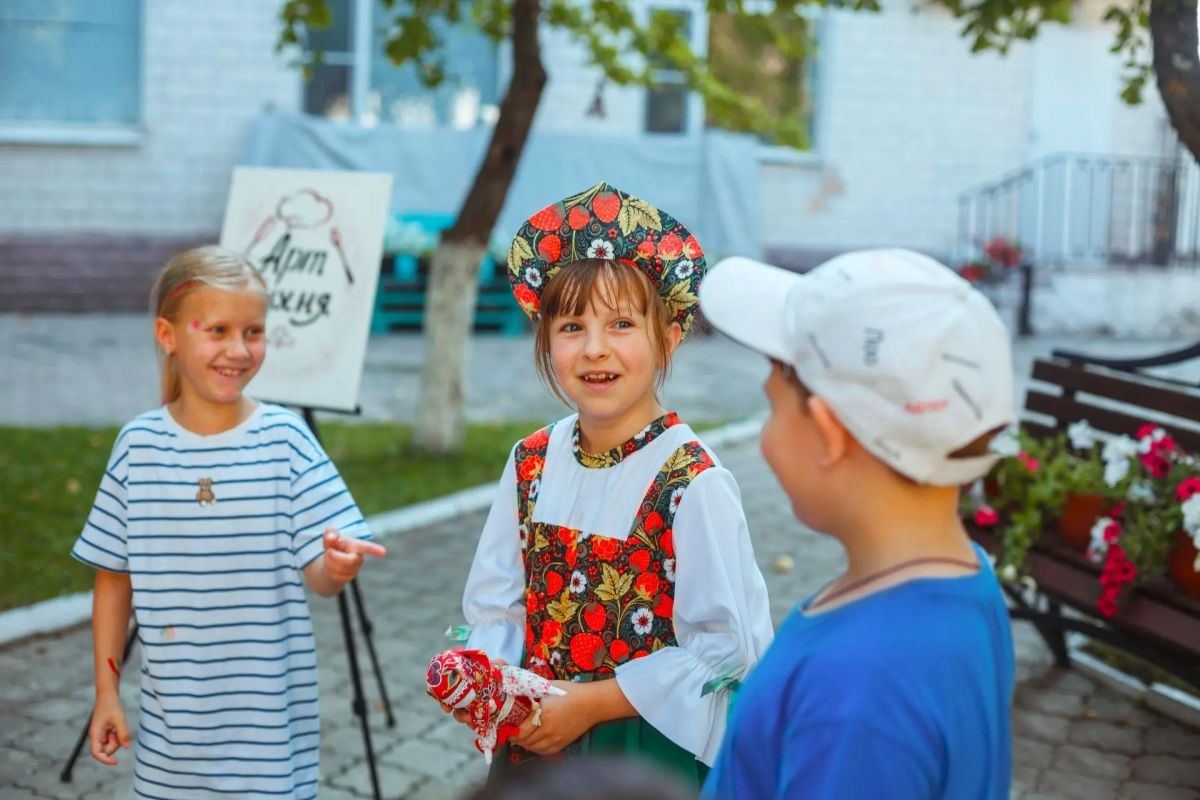 Воспитанники Железногорского центра соцпомощи «Добродея» побывали на творческом мероприятии, организованном в рамках проекта «АртКухня» Воспитанники Железногорского центра соцпомощи «Добродея» побывали на творческом мероприятии, организованном в рамках проекта «АртКухня»