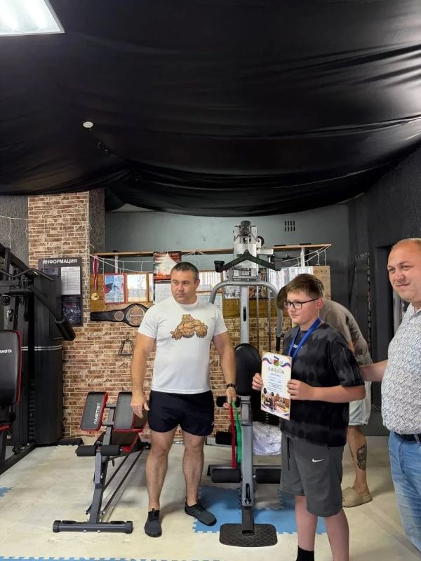 В подростковом клубе «Поколение сильных» Щигровского центра соцпомощи «Импульс» прошел чемпионат города по жиму лёжа В подростковом клубе «Поколение сильных» Щигровского центра соцпомощи «Импульс» прошел чемпионат города по жиму лёжа