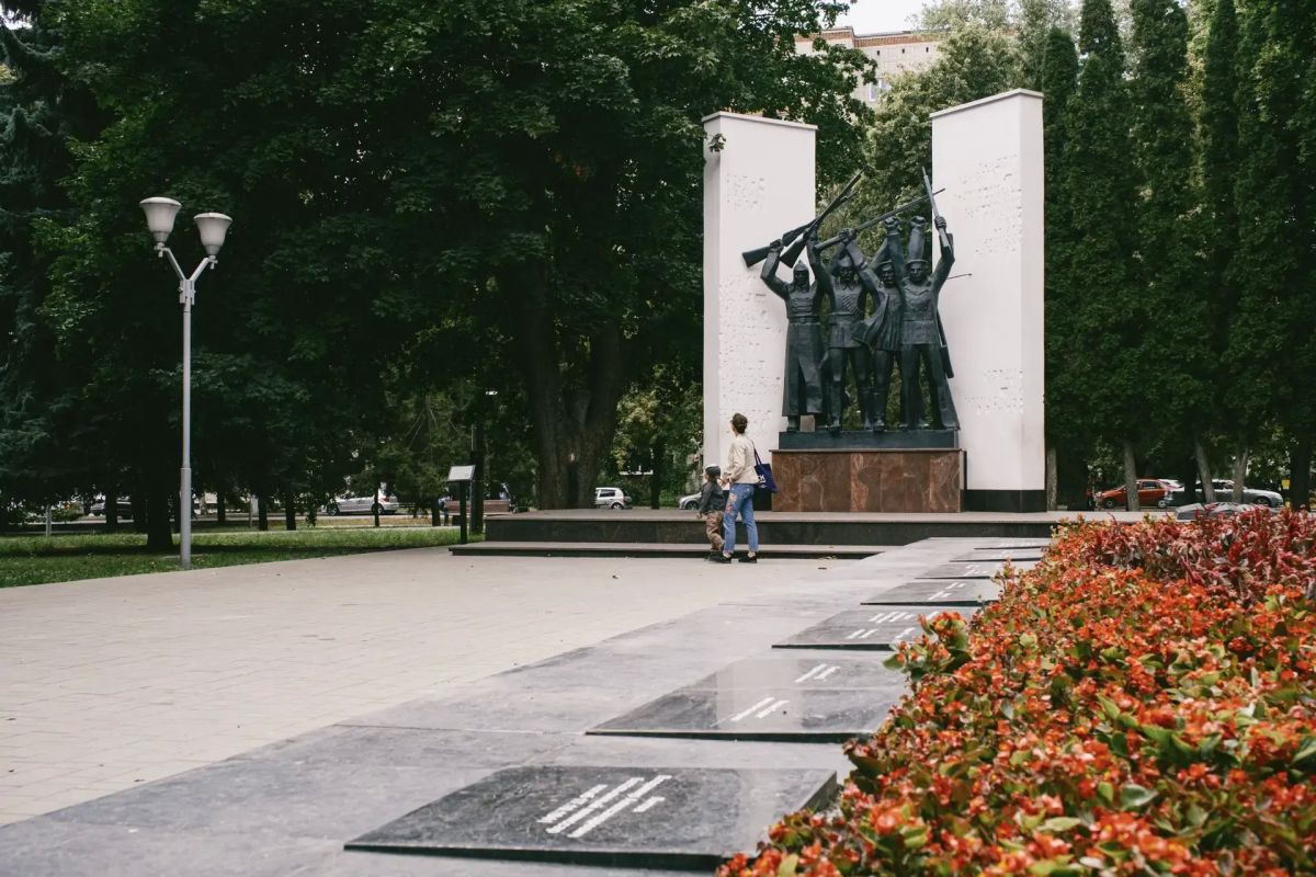 Курские краеведы установили имена 34 человек, похороненных в братской могиле