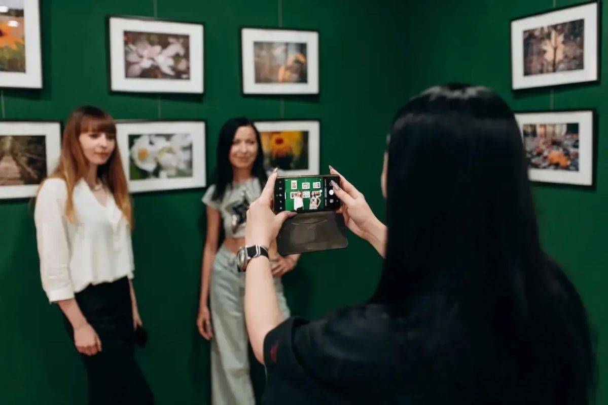 На выходных в «Веранде» открылась выставка мобильных фотографий На выходных в «Веранде» открылась выставка мобильных фотографий
