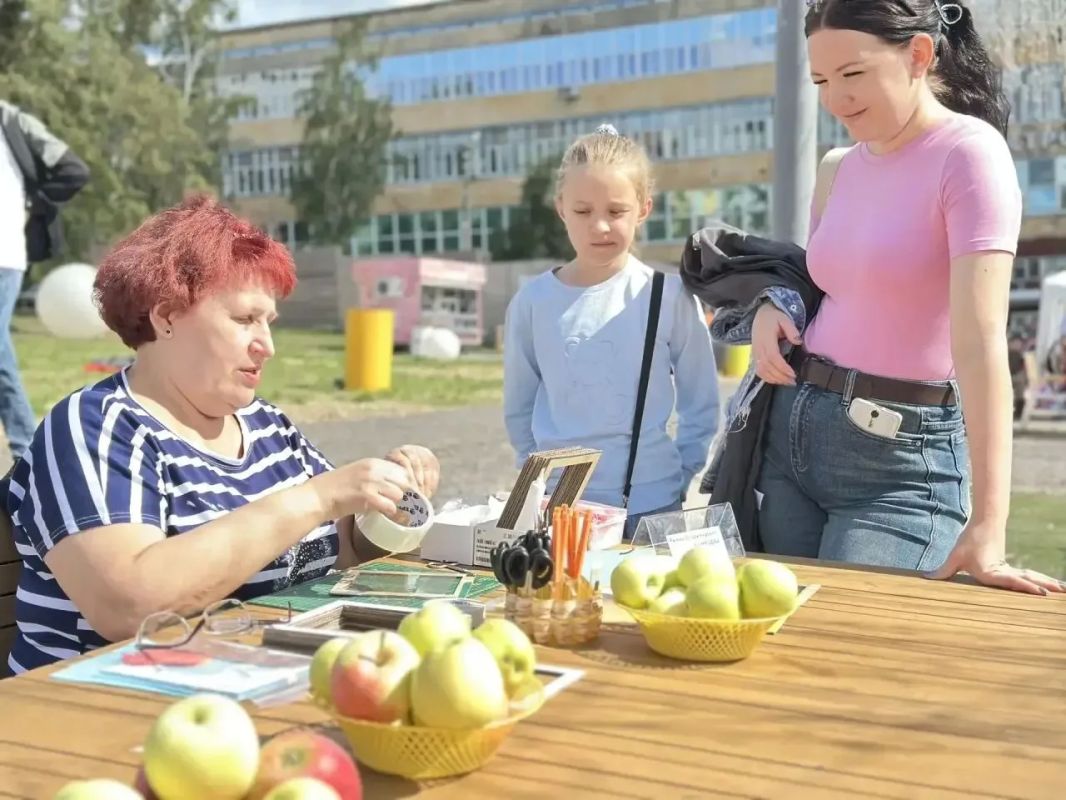 Яблоки на любой вкус и цвет! Ещ немного атмосферы праздника на Полугоре вам в ленту Яблоки на любой вкус и цвет! Ещ немного атмосферы праздника на Полугоре вам в ленту