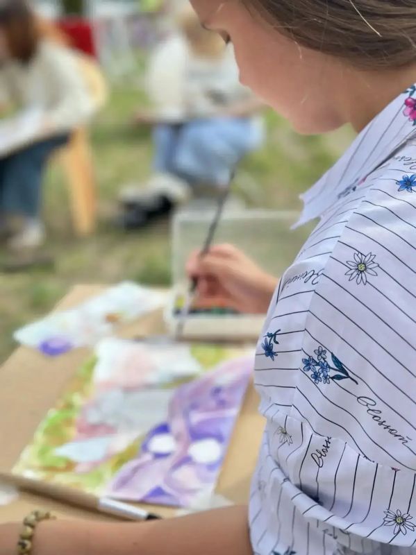 В Курске для юных художников провели пленэр В Курске для юных художников провели пленэр