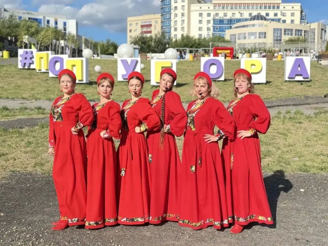На Полугоре - время песен и танцев...сочных, как августовские яблоки! На Полугоре - время песен и танцев...сочных, как августовские яблоки!