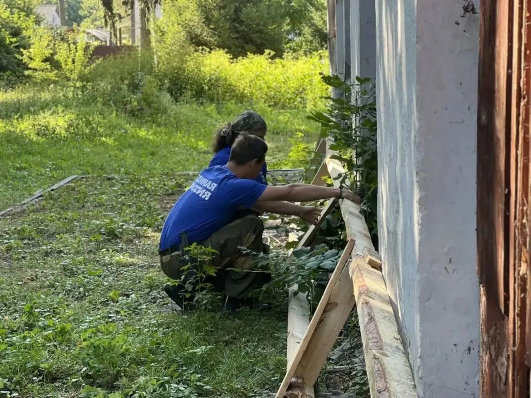 Волонтеры Курского Рубежа помогают восстанавливать сельский ДК Волонтеры Курского Рубежа помогают восстанавливать сельский ДК