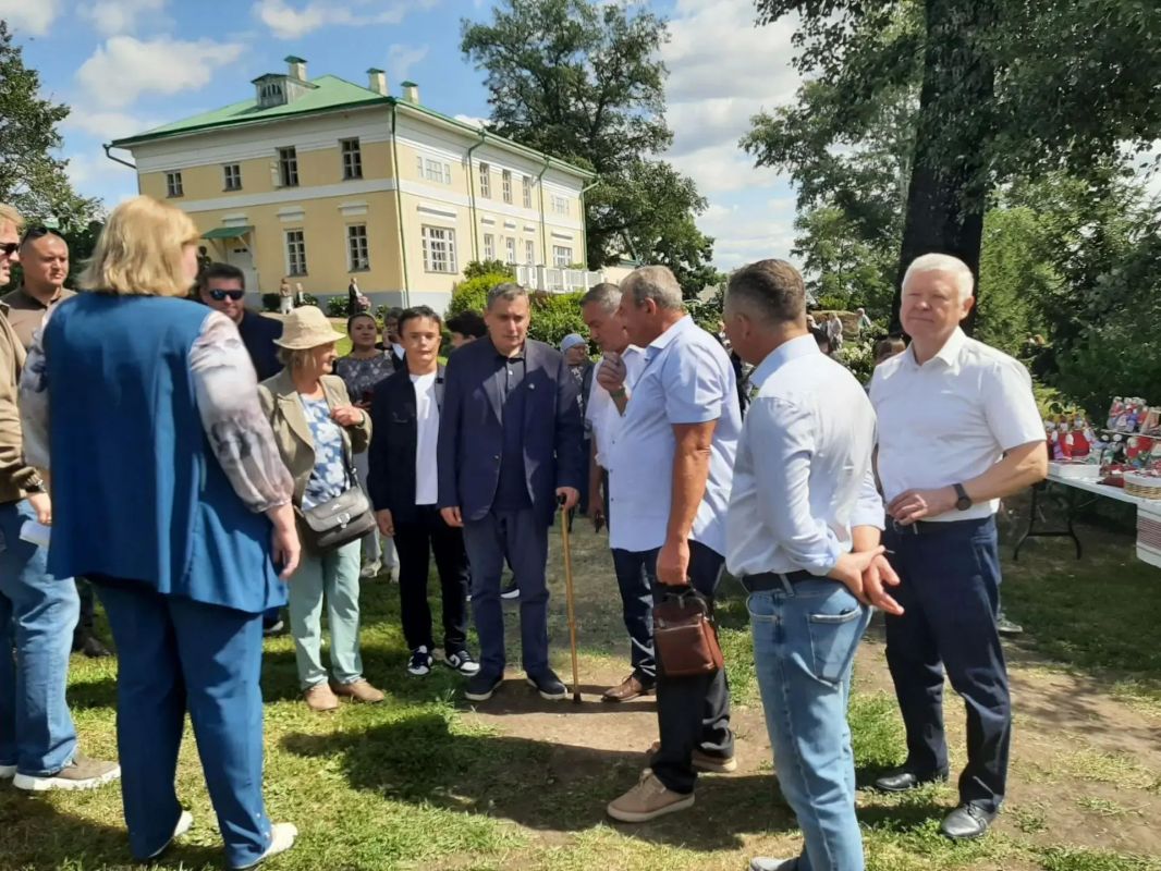 В усадьбе Фета под Курском восстановили исторический фонтан В усадьбе Фета под Курском восстановили исторический фонтан