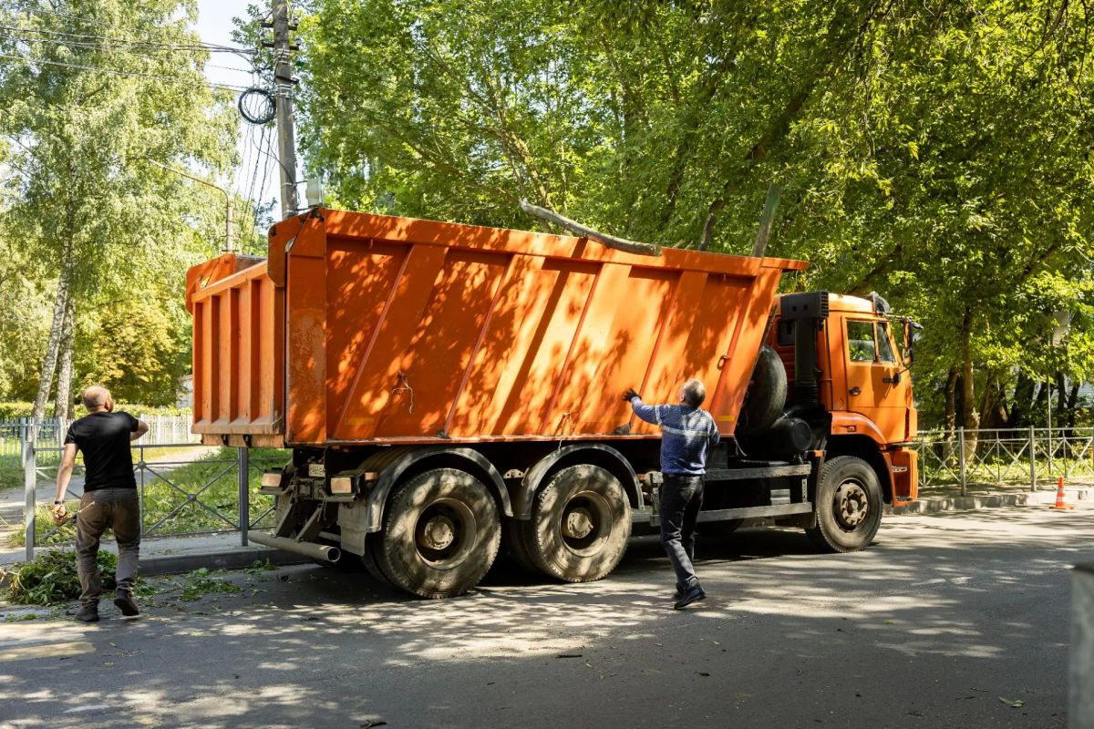 В преддверии нового учебного года в Курске прошёл субботник на территории школы №46 В преддверии нового учебного года в Курске прошёл субботник на территории школы №46