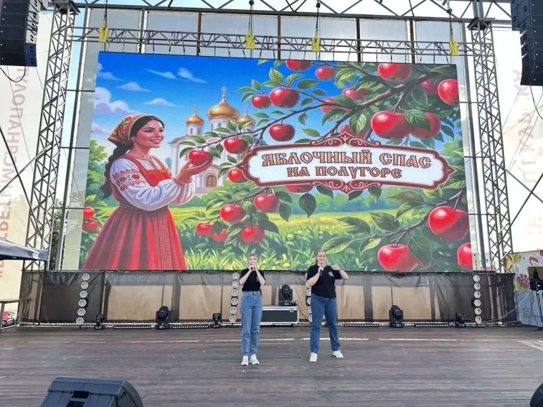 На Полугоре - время песен и танцев...сочных, как августовские яблоки!
