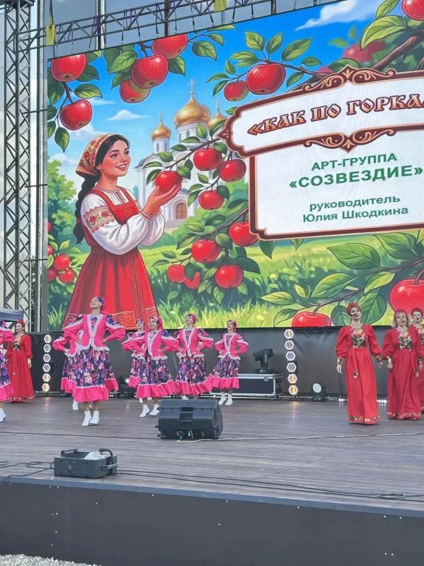 На Полугоре - время песен и танцев...сочных, как августовские яблоки! На Полугоре - время песен и танцев...сочных, как августовские яблоки!