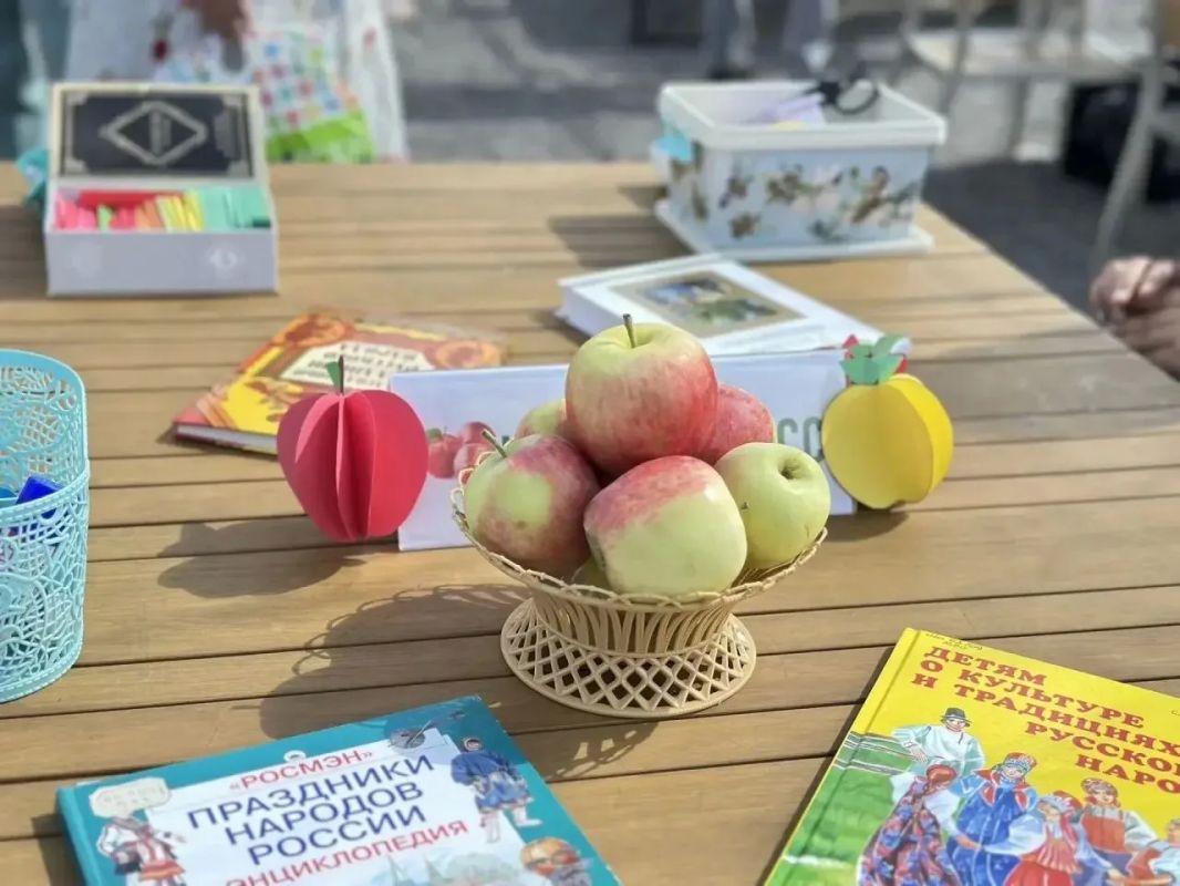 Яблоки на любой вкус и цвет! Ещ немного атмосферы праздника на Полугоре вам в ленту Яблоки на любой вкус и цвет! Ещ немного атмосферы праздника на Полугоре вам в ленту