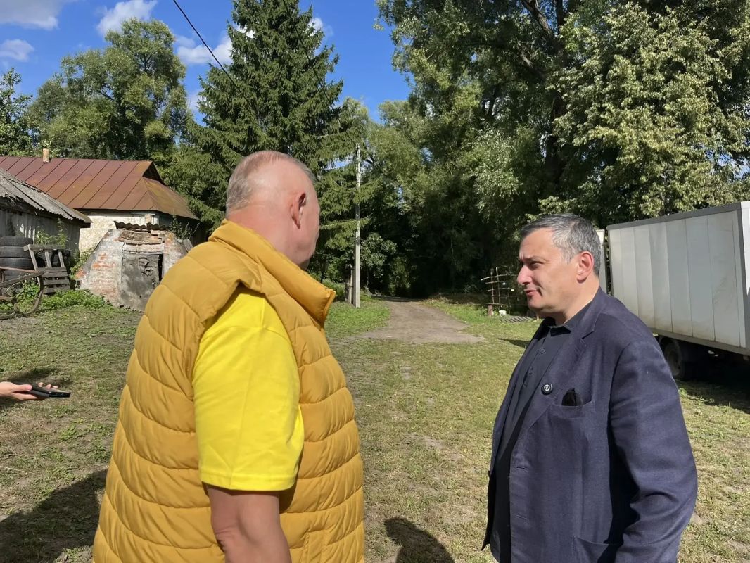 Александр Хинштейн посетил улиточную ферму в Фатежском районе Александр Хинштейн посетил улиточную ферму в Фатежском районе