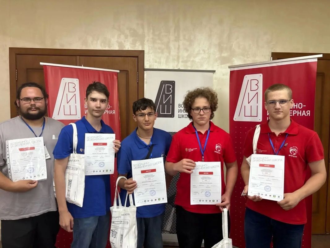 Курские школьники – победители Всероссийского чемпионата «Воздушно-инженерная школа» Курские школьники – победители Всероссийского чемпионата «Воздушно-инженерная школа»