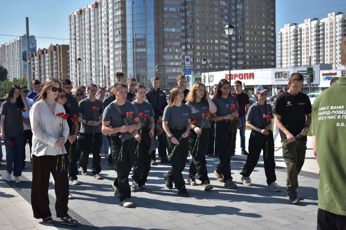 Курские общественники почтили память погибших в приграничье волонтеров Курские общественники почтили память погибших в приграничье волонтеров