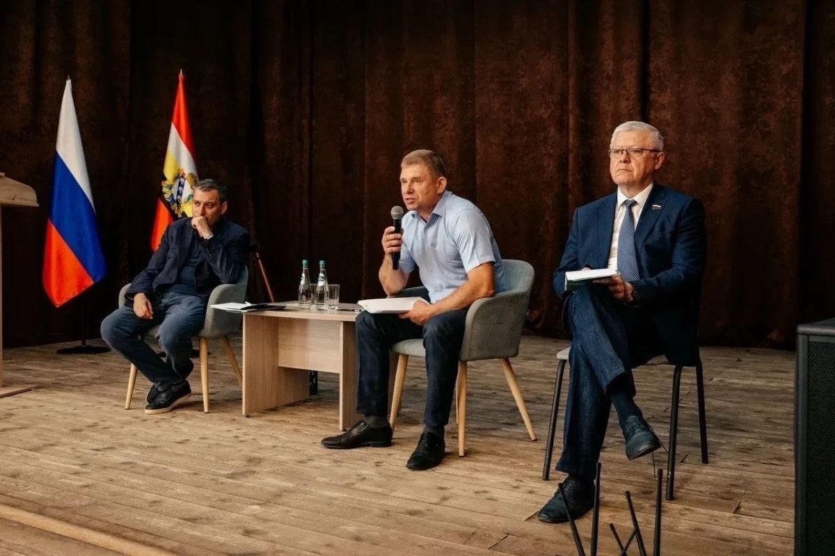 Единороссы продолжают работу в районах области Единороссы продолжают работу в районах области