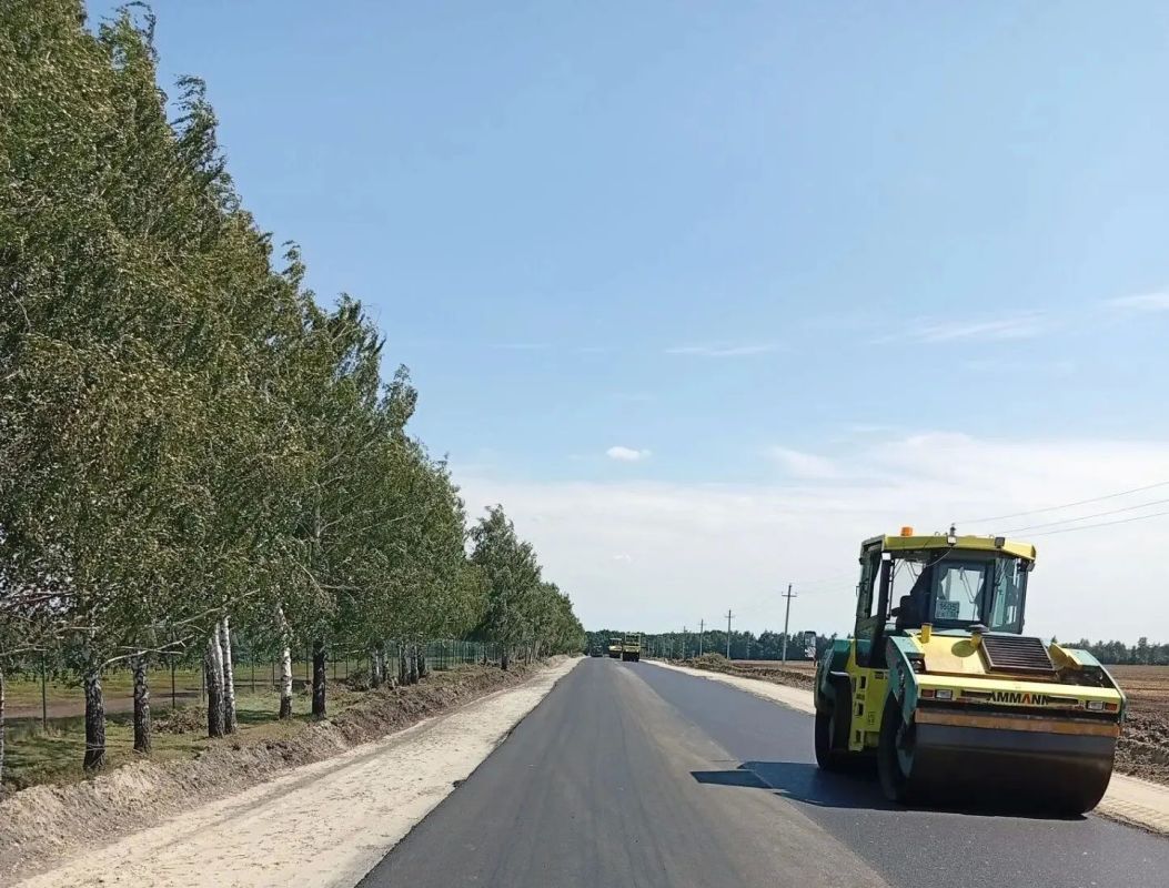 На дороге в селе Большие Бутырки приступили к устройству асфальтобетонного покрытия На дороге в селе Большие Бутырки приступили к устройству асфальтобетонного покрытия