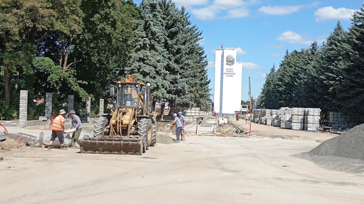 Куряне опасаются срыва срока ремонта главной аллеи мемориала Памяти Павших Куряне опасаются срыва срока ремонта главной аллеи мемориала Памяти Павших