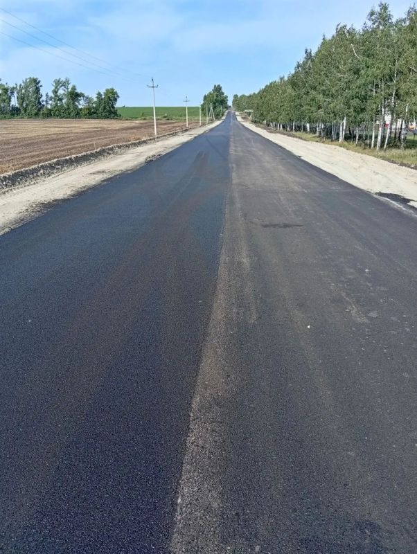 На дороге в селе Большие Бутырки приступили к устройству асфальтобетонного покрытия На дороге в селе Большие Бутырки приступили к устройству асфальтобетонного покрытия