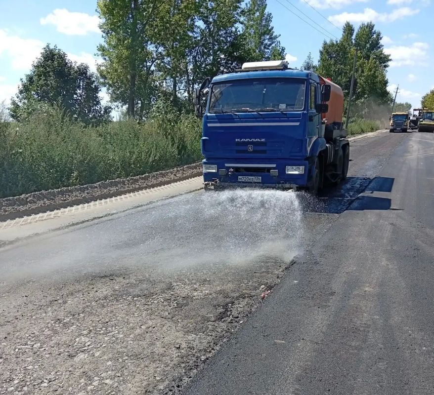 На дороге в селе Большие Бутырки приступили к устройству асфальтобетонного покрытия На дороге в селе Большие Бутырки приступили к устройству асфальтобетонного покрытия