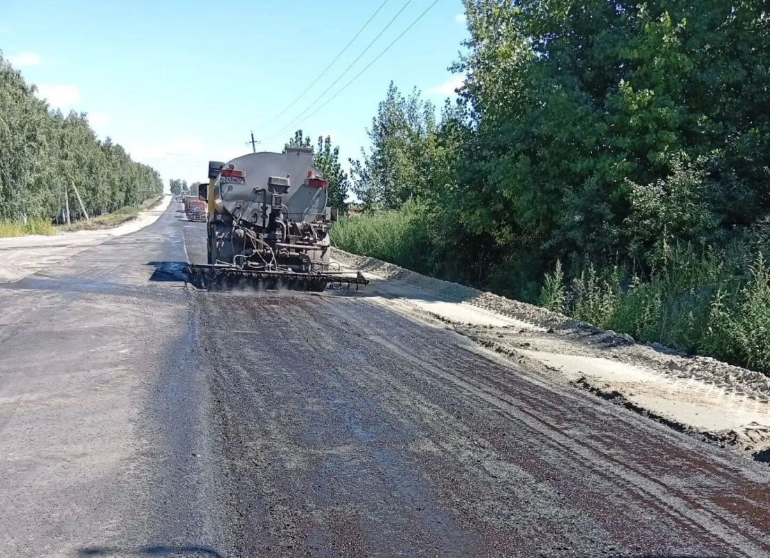 На дороге в селе Большие Бутырки приступили к устройству асфальтобетонного покрытия На дороге в селе Большие Бутырки приступили к устройству асфальтобетонного покрытия