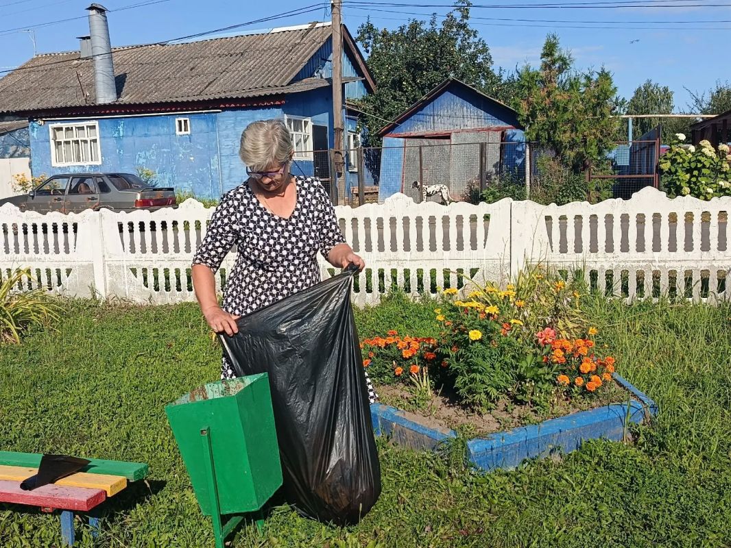 В п.Чермошной традиционно пятница считается днём наведения чистоты и порядка В п.Чермошной традиционно пятница считается днём наведения чистоты и порядка