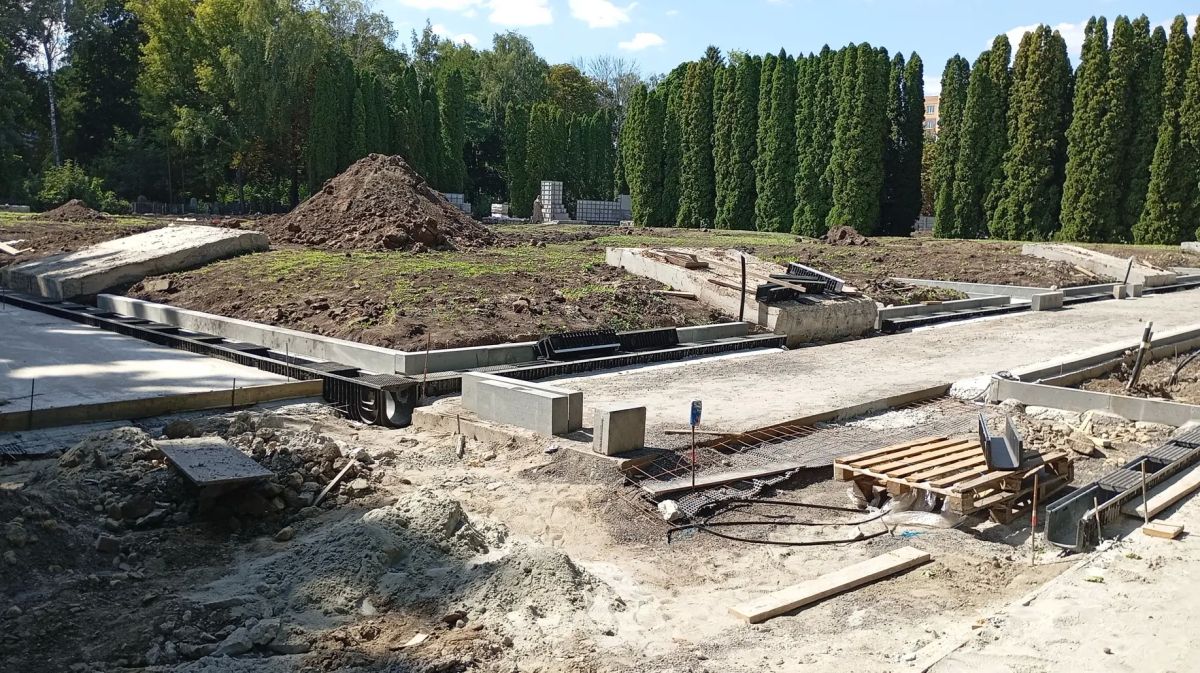 Куряне опасаются срыва срока ремонта главной аллеи мемориала Памяти Павших Куряне опасаются срыва срока ремонта главной аллеи мемориала Памяти Павших