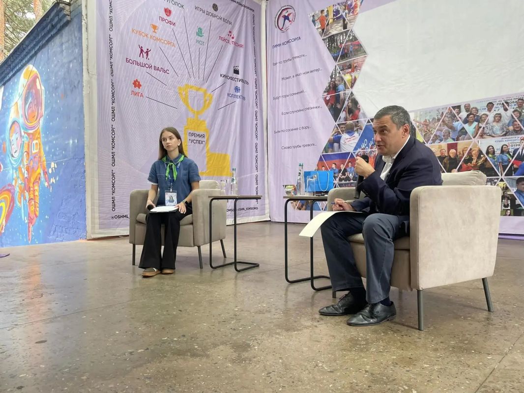 «Комсорг» — это те, кто ведет за собой других»: губернатор Александр Хинштейн встретился с воспитанниками профильной смены лагеря «Комсорг» «Комсорг» — это те, кто ведет за собой других»: губернатор Александр Хинштейн встретился с воспитанниками профильной смены лагеря «Комсорг»