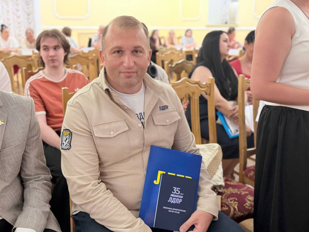 Алексей Томанов: Сегодня в Концертно-творческом центре им. М. С. Щепкина прошла жеребьевка по распределению эфирного времени на каналах региональных государственных организаций телерадиовещания, а также печатной площади в... Алексей Томанов: Сегодня в Концертно-творческом центре им. М. С. Щепкина прошла жеребьевка по распределению эфирного времени на каналах региональных государственных организаций телерадиовещания, а также печатной площади в...
