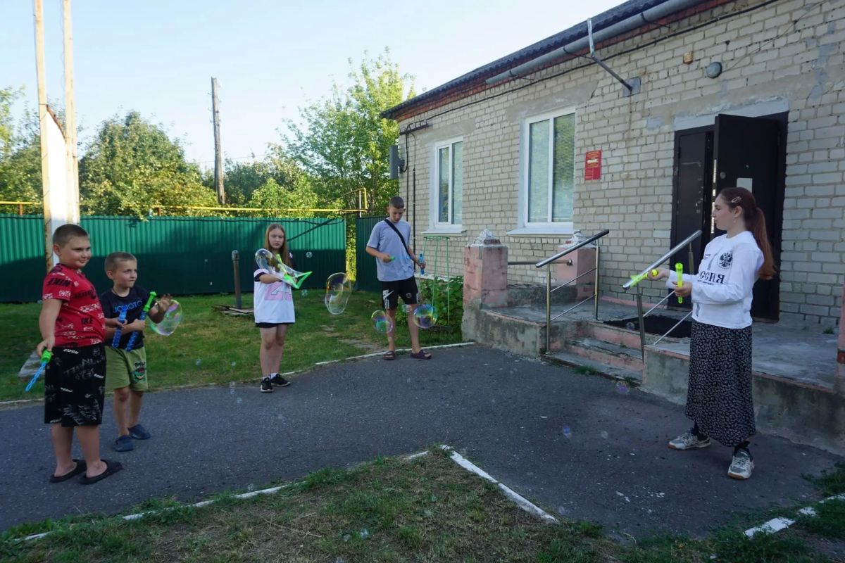 В Большежировской сельской библиотеке прошел праздник мыльных пузырей "Пузыри воздушные, такие непослушные" В Большежировской сельской библиотеке прошел праздник мыльных пузырей "Пузыри воздушные, такие непослушные"