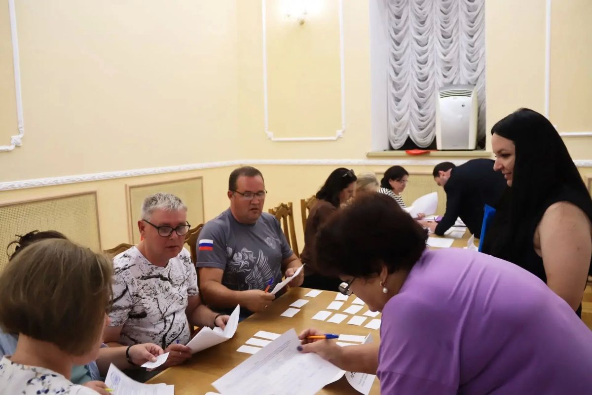 В Курске состоялась жеребьевка по распределению эфирного времени и печатных площадей в региональных средствах массовой информации для проведения предвыборной агитации на выборах депутатов Государственной Думы России и... В Курске состоялась жеребьевка по распределению эфирного времени и печатных площадей в региональных средствах массовой информации для проведения предвыборной агитации на выборах депутатов Государственной Думы России и...