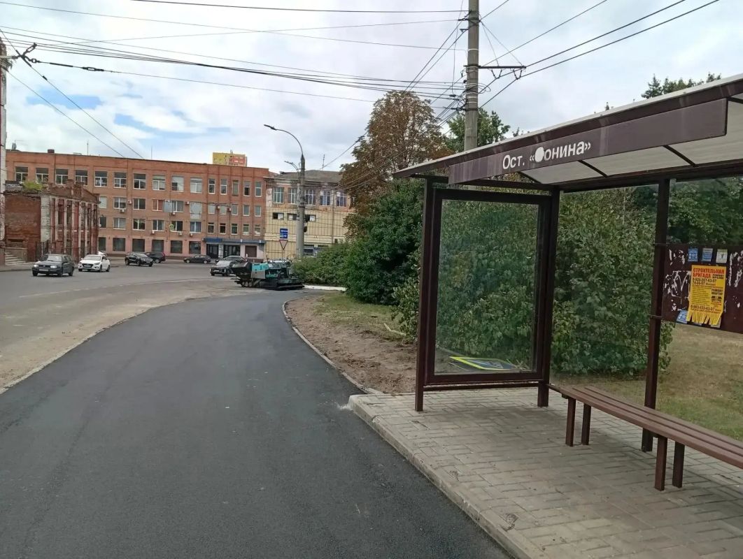 Курске на улице Сонина продолжается ремонт тротуара Курске на улице Сонина продолжается ремонт тротуара
