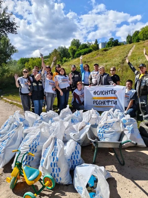 В Курске на реке Тускарь в рамках Всероссийской акции «Вода России» состоялся экологический субботник, организованный сотрудниками ООО «РН-Черноземье» В Курске на реке Тускарь в рамках Всероссийской акции «Вода России» состоялся экологический субботник, организованный сотрудниками ООО «РН-Черноземье»