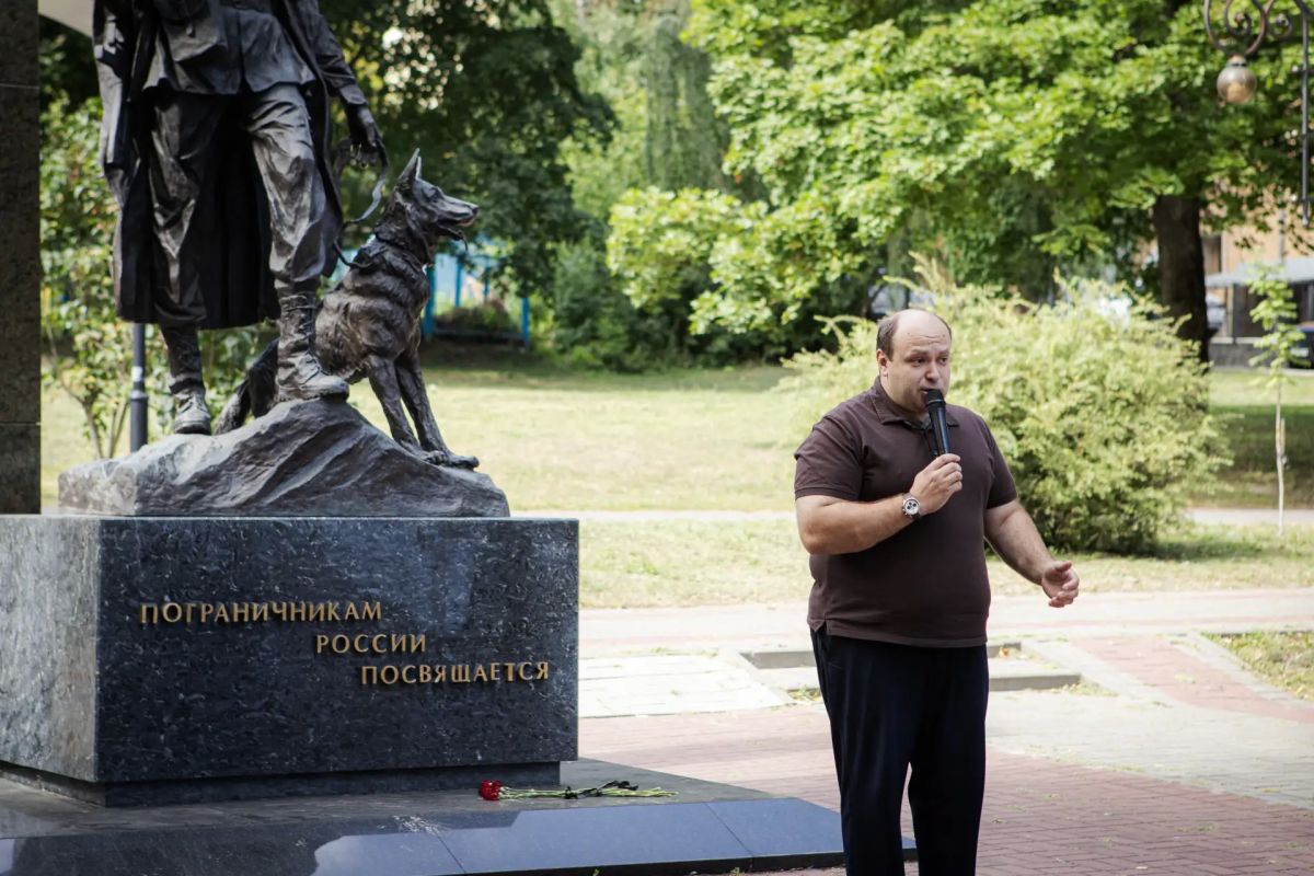 19 августа в Курске прошла Всероссийская мемориальная акция «День фронтовой собаки» 19 августа в Курске прошла Всероссийская мемориальная акция «День фронтовой собаки»
