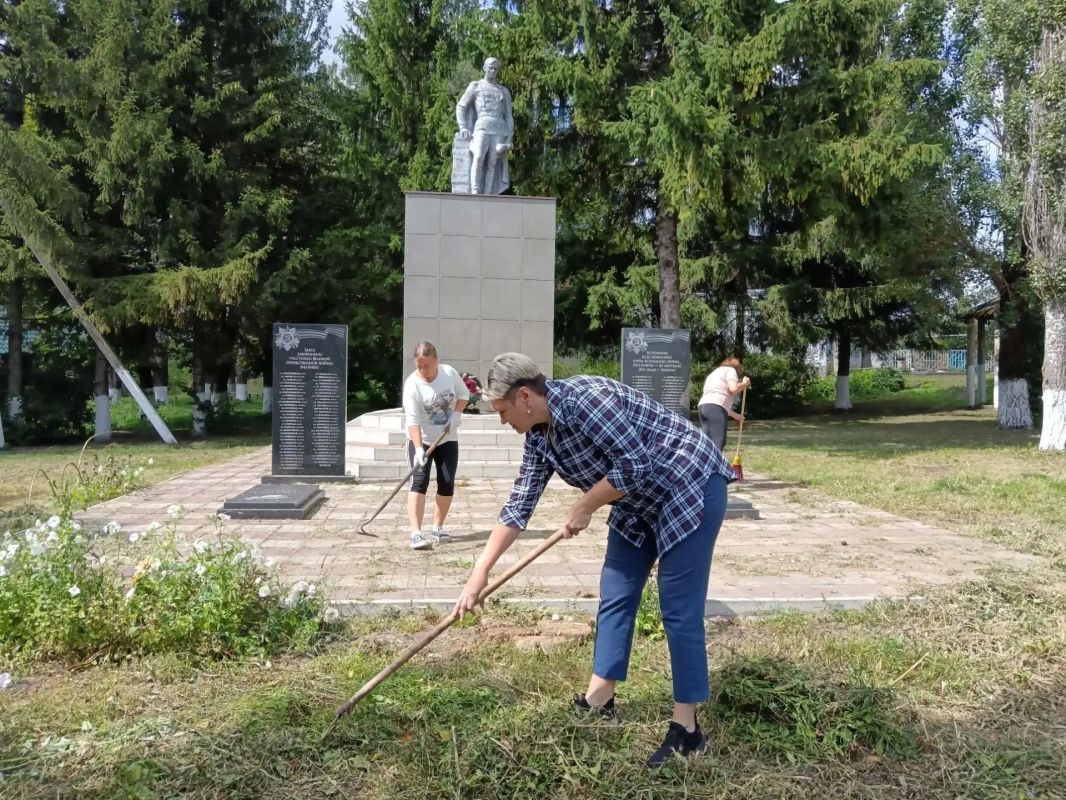 Десятилетия прошли после окончания Великой Отечественной войны, но благодарные потомки бережно хранят помять о событиях того времени Десятилетия прошли после окончания Великой Отечественной войны, но благодарные потомки бережно хранят помять о событиях того времени